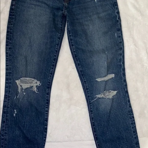 🔥 Ripped Mid Rise Boyfriend Jeans 🔥​